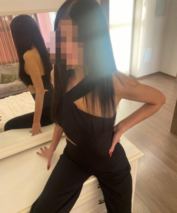 У меня теплое объятье и горячие губки, которые подарят тебе незабываемое блаженство. В Москве я - твоя муза, готовая покорять тебя своей страстью и безудержной энергией. Открой дверь в мир наслаждений, где воплощаются самые смелые фантазии. Обещаю, ты не пожалеешь! Буду рада тебя встретить и окутать тебя своим теплом. Живу в Москве и здесь тебе открыты все двери удовольствия. Жду тебя, мой сладкий. 💋💖🔥 Зоя